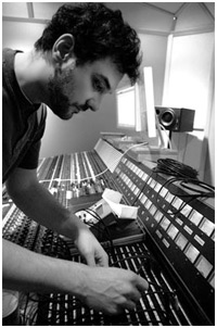 Mikael at the dials.